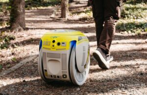 The Star Wars licensed G1T4-M1N1 droid.